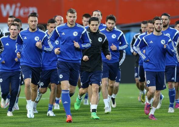 SOCCER - AUT vs BIH, friendly match VIENNA,AUSTRIA,30.MAR.15 - SOCCER - OEFB international match Länderspiel Austria vs Bosnia-Herzegovina, friendly match, preview, final training team BIH. Image shows Ermin Bicakcic, Edin Dzeko and the player from BIH. GEPAxpictures xChristianxOrt 