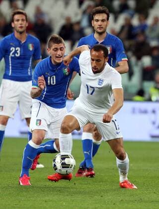 Turin, Italy - England Andros Townsend breaks away from the challenge from Verratti xPaoloxNuccix  ActionPlus11609748