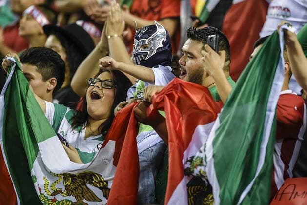 March 31, 2015 - Kansas City, MO - Fans cheer on Mexico s soccer team in the first half during a friendly on Tuesday, March 31, 2015, at Arrowhead Stadium in Kansas City, Mo. - ZUMAm67_