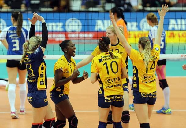 MTV Allianz Stuttgart Deutschland, Stuttgart, 01.04.2015, Volleyball, 1. Bundesliga Frauen, Saison 2014 2015, Play-Off Halbfinale Spiel 1, MTV Allianz Stuttgart - Schweriner SC: v.l. Janine Völker, Lousiane Souza Ziegler, Diana Nenova, Anja Brandt, Laura Weihenmaier (alle Schweriner SC).