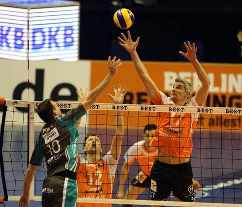 v.l. Matthias Pompe, Paul Carroll, Rob Bontje Volleyball Bundesliga Herren Saison 2014 2015 02.04.2015 BR Volleys Berlin vs. SWD Powervolleys Düren