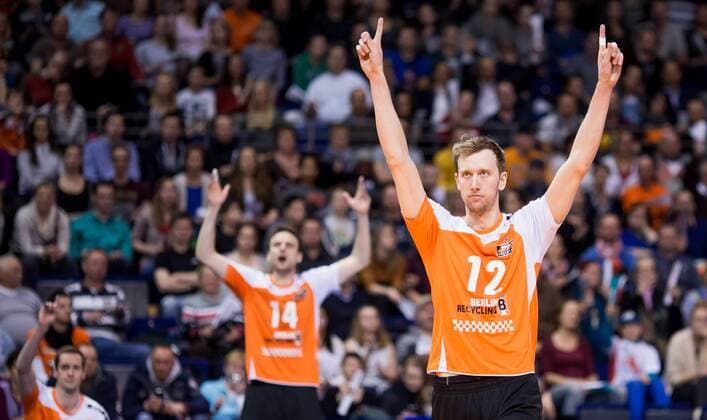 Berlin, Deutschland, 02.04.2015: Volleyball Bundesliga - Playoffs Halbfinale Spiel 1 Saison 2014 2015 - Berlin Recycling Volleys - SWD Powervolleys Dueren Düren. Paul Carroll (BR Volleys 12)