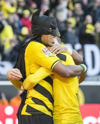 Jubel von Torschuetze Pierre-Emerick AUBAMEYANG l. (DO) nach dem Tor zum 1:0, Gesichtsmaske, Verkleidung, Batman und Robin, Maske, Fussball 1. Bundesliga, 23. Spieltag, Borussia Dortmund (DO) - FC Schalke 04 (GE) 3:0, am 28.02.2015 in Dortmund Deutschland.