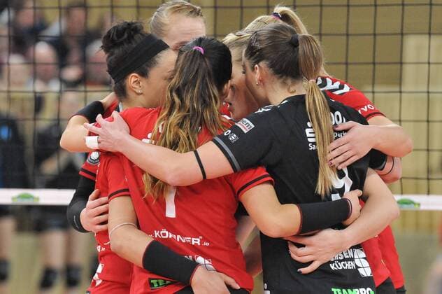04.04.2015, xtkx, Volleyball 1.Bundesliga Playoffs Damen, VC Wiesbaden - Dresdner SC, v.l. Team Dresdner SC,