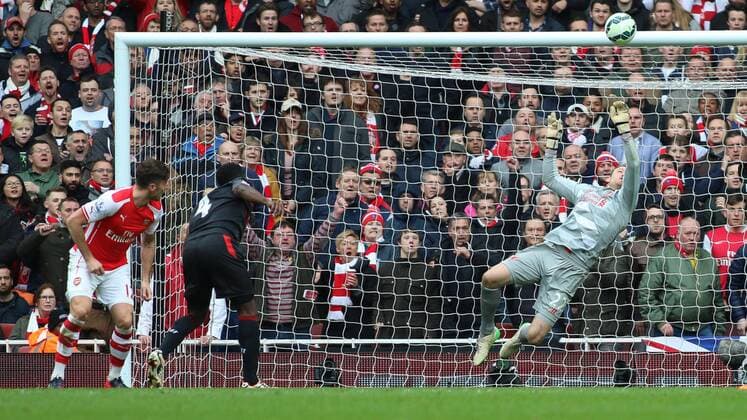 Football - 2014 2015 - Barclays Premier League, - Arsenal Vs Liverpool, Liverpool s Simon Mignolet with a reaction save from Olivier Giroud s header at The Emirates Stadium COLORSPORT DANIEL BEARHAM  ARS_LIV