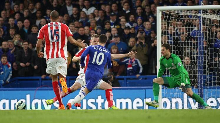 Football - 2014 2015 -Barclays Premier League, - Chelsea Vs Stoke City, Chelsea s Eden Hazard lays the ball off unselfishly for Loic Remy to score Chelsea s second goal at Stamford Bridge COLORSPORT DANIEL BEARHAM  che_sto
