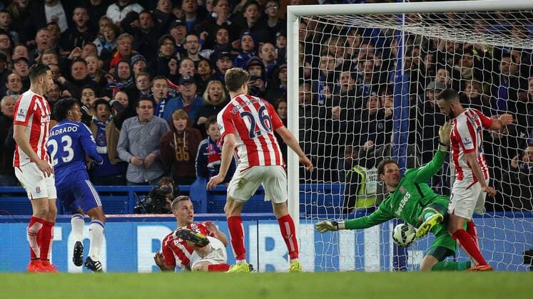 Football - 2014 2015 -Barclays Premier League, - Chelsea Vs Stoke City, Stoke City s Asmir Begovic smothers Chelsea s Juan Cuadrado s second attempt at Stamford Bridge COLORSPORT DANIEL BEARHAM  che_sto