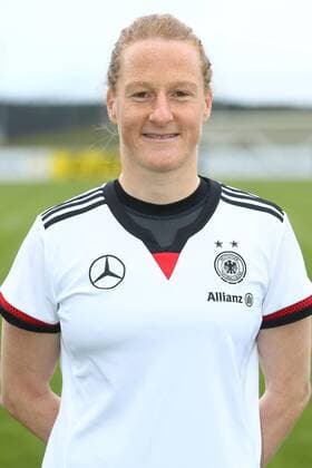 04.04.2015 - Fussball - Saison 2014 2015 - Training und Fototermin DFB Nationalmannschaft Damen Frauen GER Bundesrepublik Deutschland - JüRa - Melanie Behringer (7, Bundesrepublik Deutschland GER) Einzelfoto Portrait
