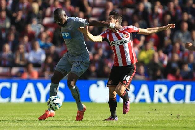 Moussa Sissoko of Newcastle United fends off Jordi Gomez of Sunderland with an arm - Sunderland vs. Newcastle United - Barclay s Premier League - Stadium of Light - Sunderland - 05 04 2015 Pic Philip Oldham Sportimage EDITORIAL USE ONLY. No use with unauthorised audio, video, data, fixture lists, club league logos or live services. Online in-match use limited to 120 images, no video emulation. No use in betting, games or single club league player publications.