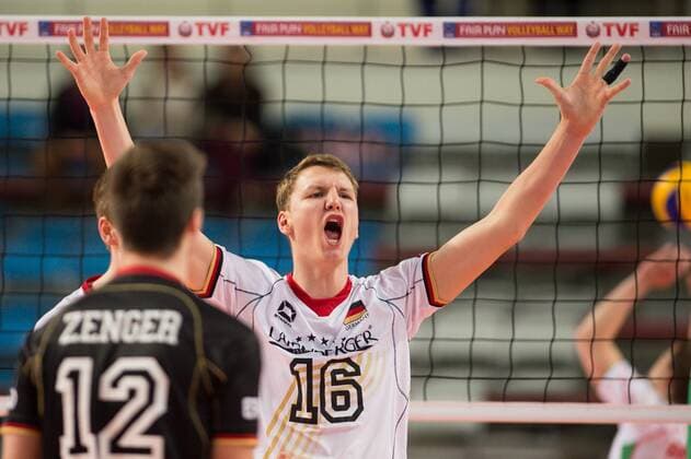 05.04.2015, Sakarya Spor Salonu, Sakarya Volleyball, 2015 CEV U19 Volleyball European Championship EM Europameisterschaft Europameisterschaft, Deutschland vs. Bulgarien Jubel Julian Zenger ( 12 GER), Peter Schnabel ( 16 GER)
