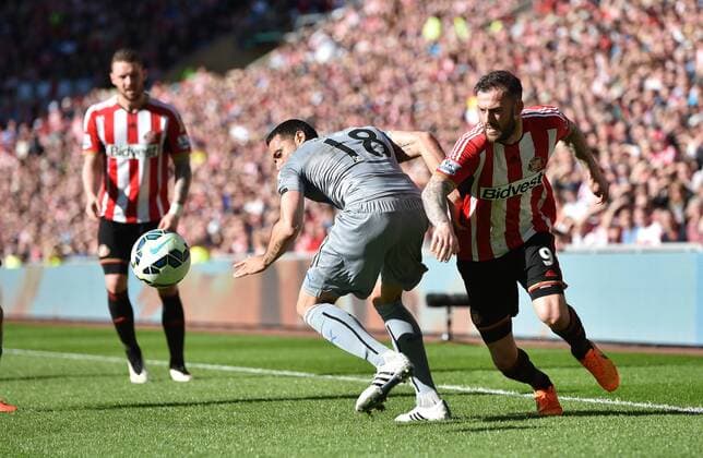 05.04.2015. Sunderland, England. Barclays Premier League. Sunderland versus Newcastle. Steven Fletcher of Sunderland and Jonas Gutierrez of Newcastle United challenge for the ball xPeterxHaygarthx  ActionPlus11611050