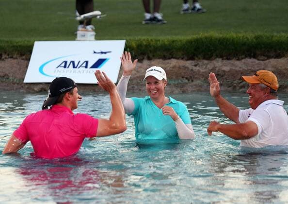 05 April, 2015 : Brittany Lincicome celebrates after jumping into Poppy s pond after winning the final round of the ANA Inspiration on the Dinah Shore Tournament Course at Mission Hills Country Club in Rancho Mirage, California.. LPGA Golf Damen 2015: ANA Inspiration APR 05 - ZUMAcb8_