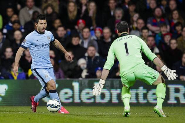 06.04.2015. London, England. Barclays Premier League. Crystal Palace versus Manchester City. Manchester City s Sergio Aguero takes on Crystal Palace s Julian Speroni xCraigxMercerx  ActionPlus11611454