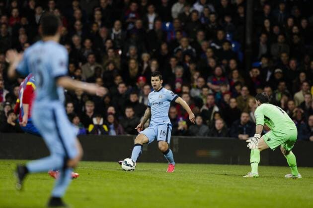06.04.2015. London, England. Barclays Premier League. Crystal Palace versus Manchester City. Manchester City s Sergio Aguero lays off a square ball in the box to set up a great chance xCraigxMercerx  ActionPlus11611455