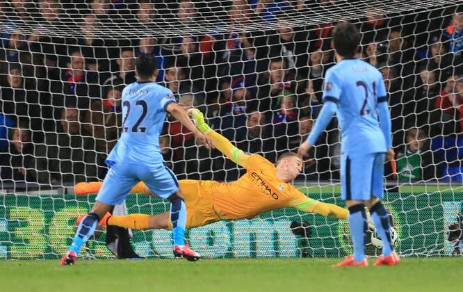Manchester City s Joe Hart gets beaten by Crystal Palace s Jason Puncheon s goal Barclays Premier League- Crystal Palace vs Manchester City - Selhurst Park - England - 6th April 2015 - Picture David Klein Sportimage EDITORIAL USE ONLY. No use with unauthorised audio, video, data, fixture lists, club league logos or live services. Online in-match use limited to 120 images, no video emulation. No use in betting, games or single club league player publications.