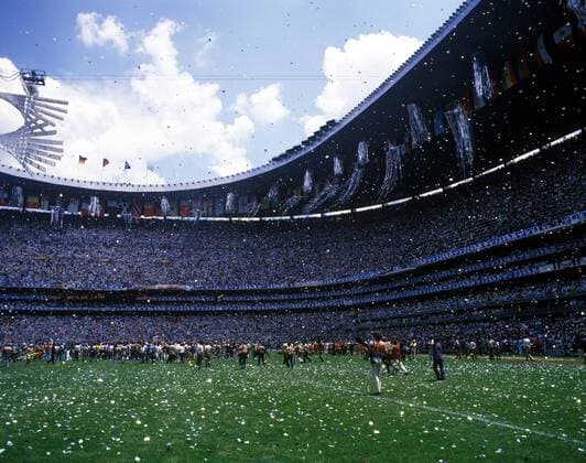1 Jahr bis WM 2022: Historie, Stadien und Architektur Konfettiregen nach dem Finale der Weltmeisterschaft in Mexiko-Stadt