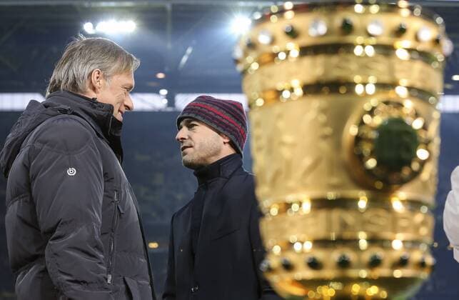 Mehmet SCHOLL, Co Moderator ARD Gerhard DELLING , DFB-Pokal, Trophaee, Pott, Pokal, Fussball DFB Pokal Viertelfinale, 1. Bundesliga , Dortmund, am 07.04.2015