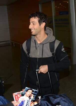 Australian F1 driver Daniel Ricciardo of Infiniti Red Bull Racing smiles after arriving at the Shanghai Pudong International Airport in Shanghai, China, 8 April 2015. Daniel Ricciardo arrives in Shanghai for F1 Chinese Grand Prix  pbu255943_07