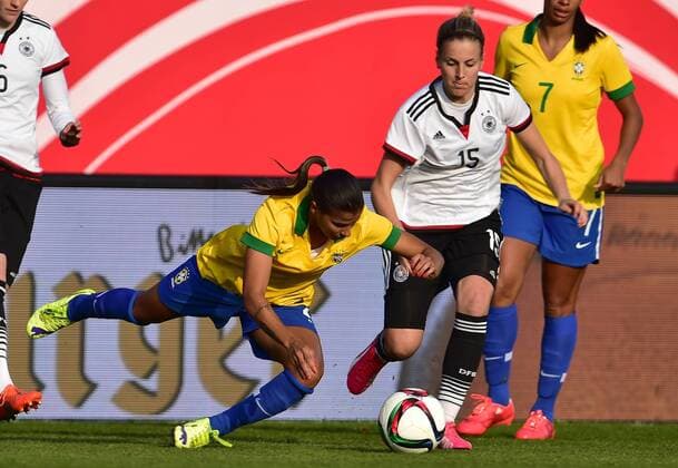 08.04.2015 - Frauen Damen Fussball - Länderspiel - Testspiel Freundschaftsspiel - Deutschland Germany - Brasilien Brazil - - Fabiana (2, Brasilien ) Jennifer Cramer (15, Deutschland )