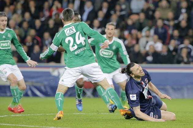 Faute de Loic Perrin (Association sportive de Saint Etienne) sur Zlatan Ibrahimovic (psg) FOOTBALL : FC Paris St Germain PSG vs AS Saint Etienne - 1 2Finale Coupe de France - 08 04 2015 StephaneAllaman Panoramic 