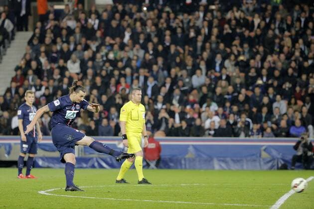 Zlatan Ibrahimovic (psg) tire le coup franc FOOTBALL : FC Paris St Germain PSG vs AS Saint Etienne - 1 2Finale Coupe de France - 08 04 2015 StephaneAllaman Panoramic 