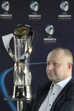 Chairman of the organising committee Petr Fousek is seen with trophy of UEFA European football under-21 championship 2015 during the press conference PK Pressekonferenz in Prague, Czech Republic, April 9, 2015. (CTKxPhoto MichalxKamaryt) CTKPhotoP201504090719201  kmt 5