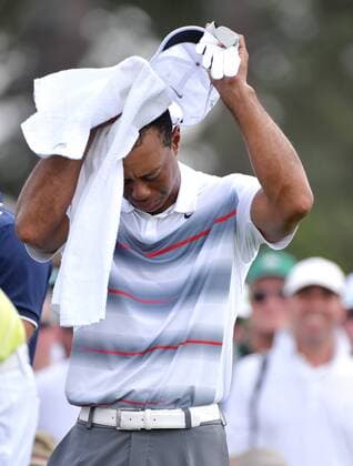 Tiger Woods towels off on the first tee box in the first round the 2015 Masters Tournament at Augusta National Golf Club in Augusta, Georgia on April 9, 2015.  MAS20150409182 KEVINxDIETSCH
