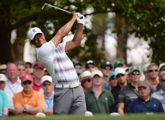 Tiger Woods hits his tee shot on the 4th hole in the first round the 2015 Masters Tournament at Augusta National Golf Club in Augusta, Georgia on April 9, 2015.  MAS20150409174 KEVINxDIETSCH