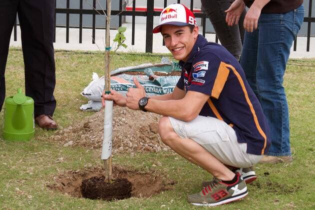 IPP20150410 Motorsports: MotoGP World Championship WM Weltmeisterschaft GP of The Americas, marc marquez pflanzt ein Baum xHOCHxZWEIx xItalyxPhotoxPressx 