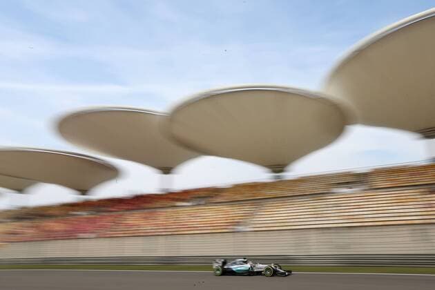 Motorsports: FIA Formula One World Championship WM Weltmeisterschaft 2015, Grand Prix of China, 44 Lewis Hamilton (GBR, Mercedes AMG Petronas Formula One Team), xHOCHxZWEIx