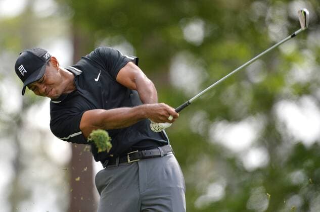 Tiger Woods hits his tee shot on the 4th hole in the second round of the 2015 Masters Tournament at Augusta National Golf Club in Augusta, Georgia on April 10, 2015.  AUG20150410131 KEVINxDIETSCH
