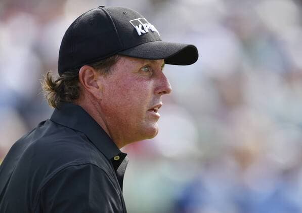 Phil Mickelson stands on the 9th green in the second round of the 2015 Masters Tournament at Augusta National Golf Club in Augusta, Georgia on April 10, 2015.  AUG20150410162 KEVINxDIETSCH