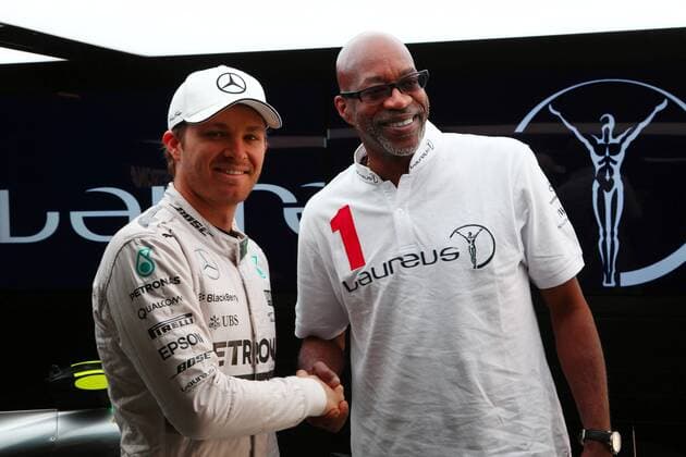 11.04.2015 - (L to R): Nico Rosberg (GER) Mercedes AMG F1 with Ed Moses (USA) 400m Hurdles Athletics Legend. Chinese Grand Prix, Shanghai 09 - 12 April 2015 