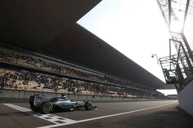 Motorsports: FIA Formula One World Championship WM Weltmeisterschaft 2015, Grand Prix of China, 44 Lewis Hamilton (GBR, Mercedes AMG Petronas Formula One Team), xHOCHxZWEIx