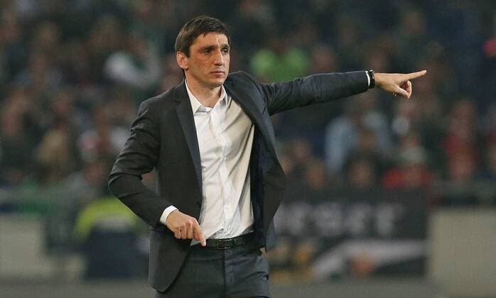 10.04.2015, Fussball 1.Bundesliga 2014 2015, 28.Spieltag, Hannover 96 - Hertha BSC Berlin, in der HDI-Arena Hannover. Trainer Tayfun Korkut (Hannover) 