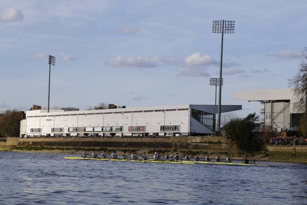 11.04.2015. London, England. BNY Mellon Boat Races Day. Mens Boat Race. The boats pass Fulham Football Club Craven Cottage . Cambridge Crew (light blue) ; Bow: Jasper Holst, 2:Luke Juckett, 3: Joshua Hooper, 4: Alexander Leichter, 5: William Warr, 6: Matthew Jackson, 7: Ben Ruble, Stroke: Henry Hoffstot, Cox: Ian Middleton Oxford Crew (dark blue) - Bow: Will Geffen, 2: James O Connor, 3: Henry Goodier, 4: Tom Swartz, 5: Jamie Cook, 6: Michael DiSanto, 7: Sam O Connor, Stroke: Constantine Louloudis, Cox: Will Hakim xCraigxMercerx ActionPlus11612512