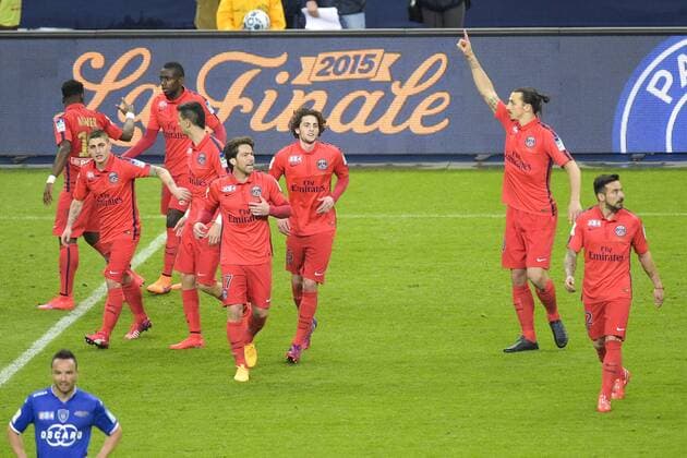joie de Zlatan Ibrahimovic (PSG) apres son but sur penalty joie des joueurs Parisiens FOOTBALL : PSG vs Bastia - Finale - Coupe de la ligue - 11 04 2015 JBAutissier Panoramic 