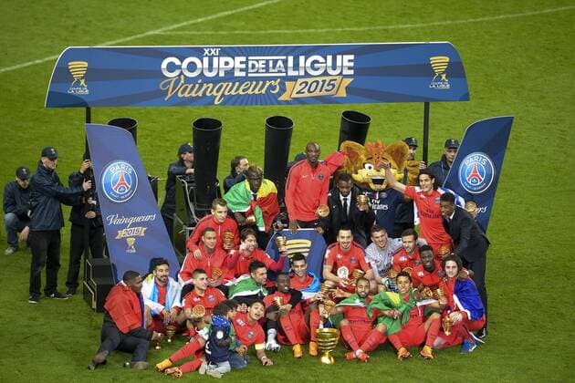 joie des joueurs Parisiens sur le podium avec le trophee FOOTBALL : Paris Saint Germain (PSG) - Finale - Coupe de la ligue - 11 04 2015 JBAutissier 