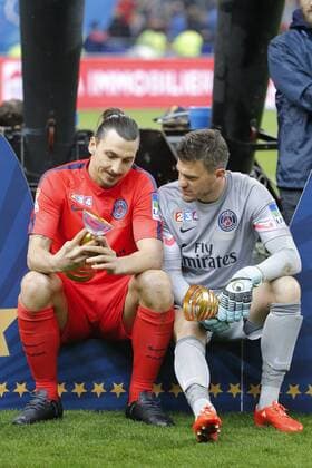 Zlatan Ibrahimovic (psg) et Nicolas Douchez (psg) FOOTBALL : SC Bastia vs Paris Saint Germain (PSG) - Finale Coupe de la Ligue - 11 04 2015 StephaneAllaman 