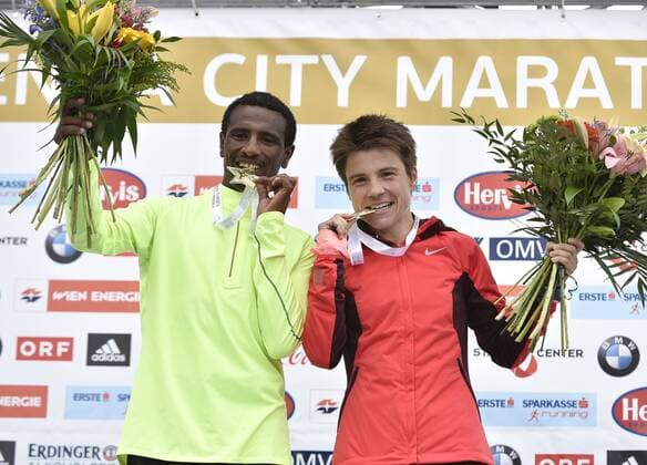 ATHLETICS - VCM 2015 VIENNA,AUSTRIA,12.APR.15 - ATHLETICS, RUNNING - Vienna City Marathon, award ceremony. Image shows Sisay Lemma (ETH) and Maja Neuenschwander (SUI). Keywords: medal. GEPAxpictures xM.xHoermandinger 