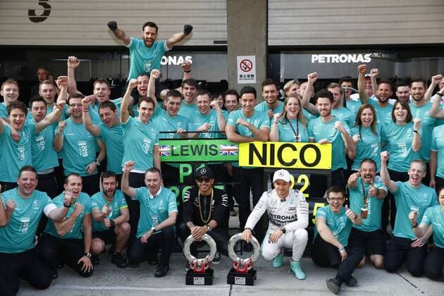 Motorsports: FIA Formula One World Championship WM Weltmeisterschaft 2015, Grand Prix of China, Paddy Lowe (GBR, Mercedes AMG Petronas Formula One Team), 44 Lewis Hamilton (GBR, Mercedes AMG Petronas Formula One Team), 6 Nico Rosberg (GER, Mercedes AMG Petronas Formula One Team), xHOCHxZWEIx