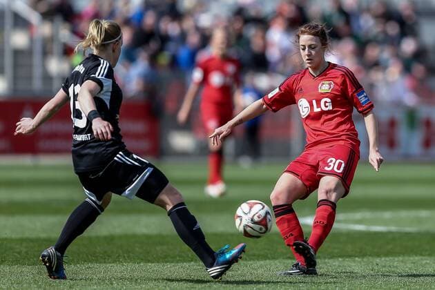v.li.: Marith Prießen ( Marith Priessen , 1. FFC Frankfurt), Carolin Simon (Bayer 04 Leverkusen), Fussball, Allianz Frauen-Bundesliga, Bayer 04 Leverkusen - 1. FFC Frankfurt, xbhx