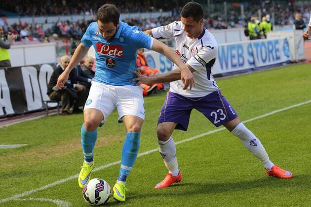 Gonzalo Higuain Napoli, Manuel Pasqual Fiorentina, Napoli 12-04-2015 Stadio San Paolo Football Calcio Serie A Napoli - Fiorentina Foto Cesare Purini Insidefoto cesarexpurini