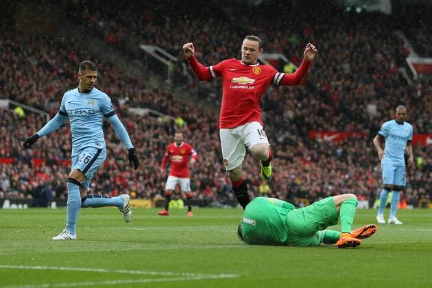 Joe Hart of Manchester City beats Wayne Rooney of Manchester United ManU to a loose ball - Manchester United vs. Manchester City - Barclay s Premier League - Old Trafford - Manchester - 12 04 2015 Pic Philip Oldham Sportimage EDITORIAL USE ONLY. No use with unauthorised audio, video, data, fixture lists, club league logos or live services. Online in-match use limited to 120 images, no video emulation. No use in betting, games or single club league player publications.