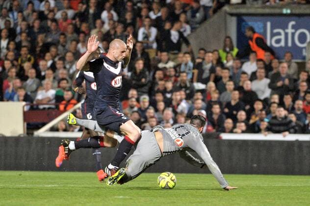 Romain ALESSANDRINI (om) - Nicolas PALLOIS (bor) - PENALTY REFUSE FOOTBALL : Bordeaux vs Marseille - Ligue 1 - 12 04 2015 FEP Panoramic 