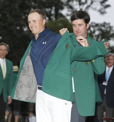 Spieth achieves wire-to-wire Masters victory Bubba Watson (R), the winner of the 2014 Masters Golf Tournament, helps Jordan Spieth put on his Green Jacket after the 21-year-old American achieved a wire-to-wire victory at Augusta National Golf Club in Augusta, the United States, on April 12, 2015. 