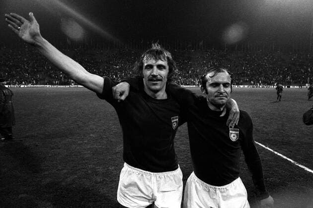Dragoslav Stepanovic und Miroslav Pavlovic (beide Jugoslawien) - Schlussjubel