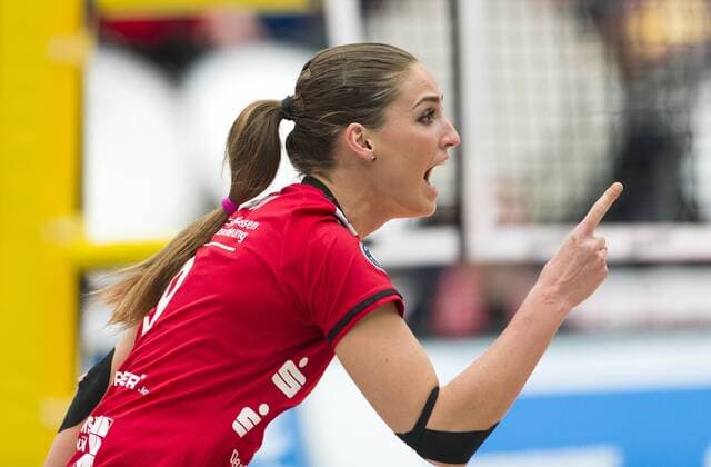 Volleyball, Damen, 1. Bundesliga, Saison 2014 2015, Play off, Halbfinale 3. Spiel, Dresdner SC (DSC) - VC Wiesbaden, Sonntag (12.04.2015), Margon Arena, Dresden. Dresdens Myrthe Schoot. RM001