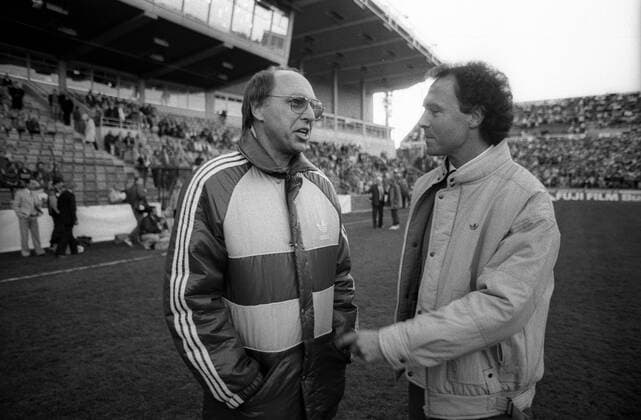 WM-Qualifikation, Schweden - BR Deutschland in Stockholm: Nationaltrainer Lars Arnesson (li., Schweden) und Teamchef Franz Beckenbauer (BRD)
