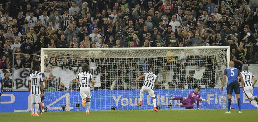 14.04.2015. Stadium Juventus, Turin, Italy. Champions League fooball quarter-finals. Juventus versus Monaco. Arturo Vidal scores the goal for Juve from the penalty kick xPierpaoloxPiciuccox  ActionPlus11613087